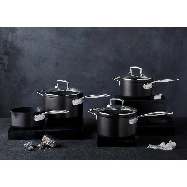 Casserole 2 Becs Verseurs 16 Cm Anti-Adhérente Les Forgées Le Creuset 5 Casserole 2 Becs Verseurs 16 Cm Anti-Adhérente Les Forgées Le Creuset – Image 3