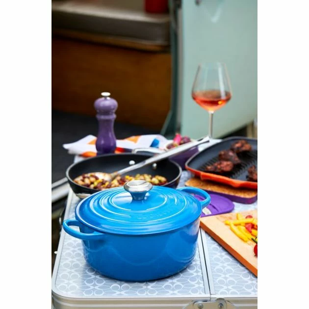 Cocotte En Fonte Ronde 22 Cm Marseille Le Creuset Signature 7 Cocotte En Fonte Ronde 22 Cm Marseille Le Creuset Signature – Image 5