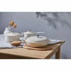 Cocotte En Fonte Ronde 22 Cm Meringue Signature Le Creuset 11 Cocotte En Fonte Ronde 22 Cm Meringue Signature Le Creuset -Cookway boutique cocotte en fonte ronde 22 cm meringue signature le creuset 4
