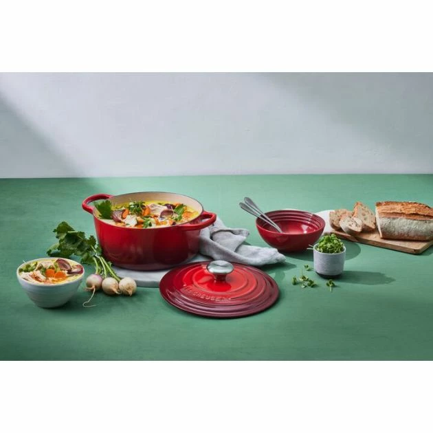 Cocotte En Fonte Ronde 24 Cm Cerise Le Creuset Signature 8 Cocotte En Fonte Ronde 24 Cm Cerise Le Creuset Signature – Image 6