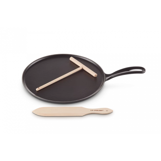 Crêpière En Fonte 27 Cm Noir Mat Avec Spatule & Râteau Le Creuset 4 Crêpière En Fonte 27 Cm Noir Mat Avec Spatule & Râteau Le Creuset – Image 2