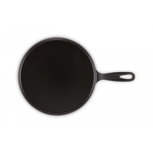 Crêpière En Fonte 27 Cm Noir Mat Avec Spatule & Râteau Le Creuset 6 Crêpière En Fonte 27 Cm Noir Mat Avec Spatule & Râteau Le Creuset – Image 4
