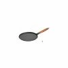 Crêpière Ø 28 Cm Fonte Noire Manche Bois Staub 2 Crêpière Ø 28 Cm Fonte Noire Manche Bois Staub -Cookway boutique crepiere o 28 cm fonte noire manche bois staub
